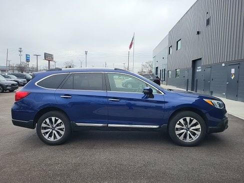 Used 2017 Subaru Outback 2.5i Touring image 2