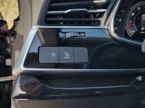 Used 2025 Audi Q8 Premium Plus image 31