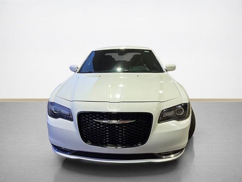Used 2019 Chrysler 300 S image 9
