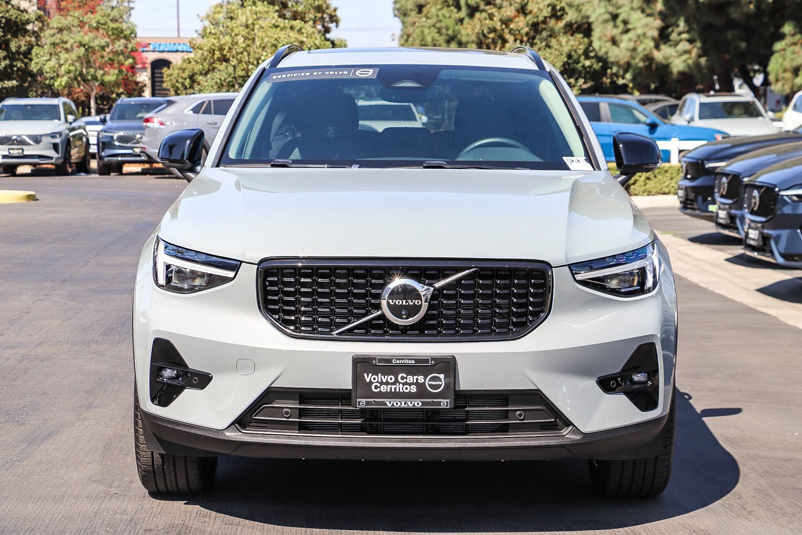 Used 2026 Volvo XC40 B5 Ultra w/ Climate Package AWD/4WD image 2
