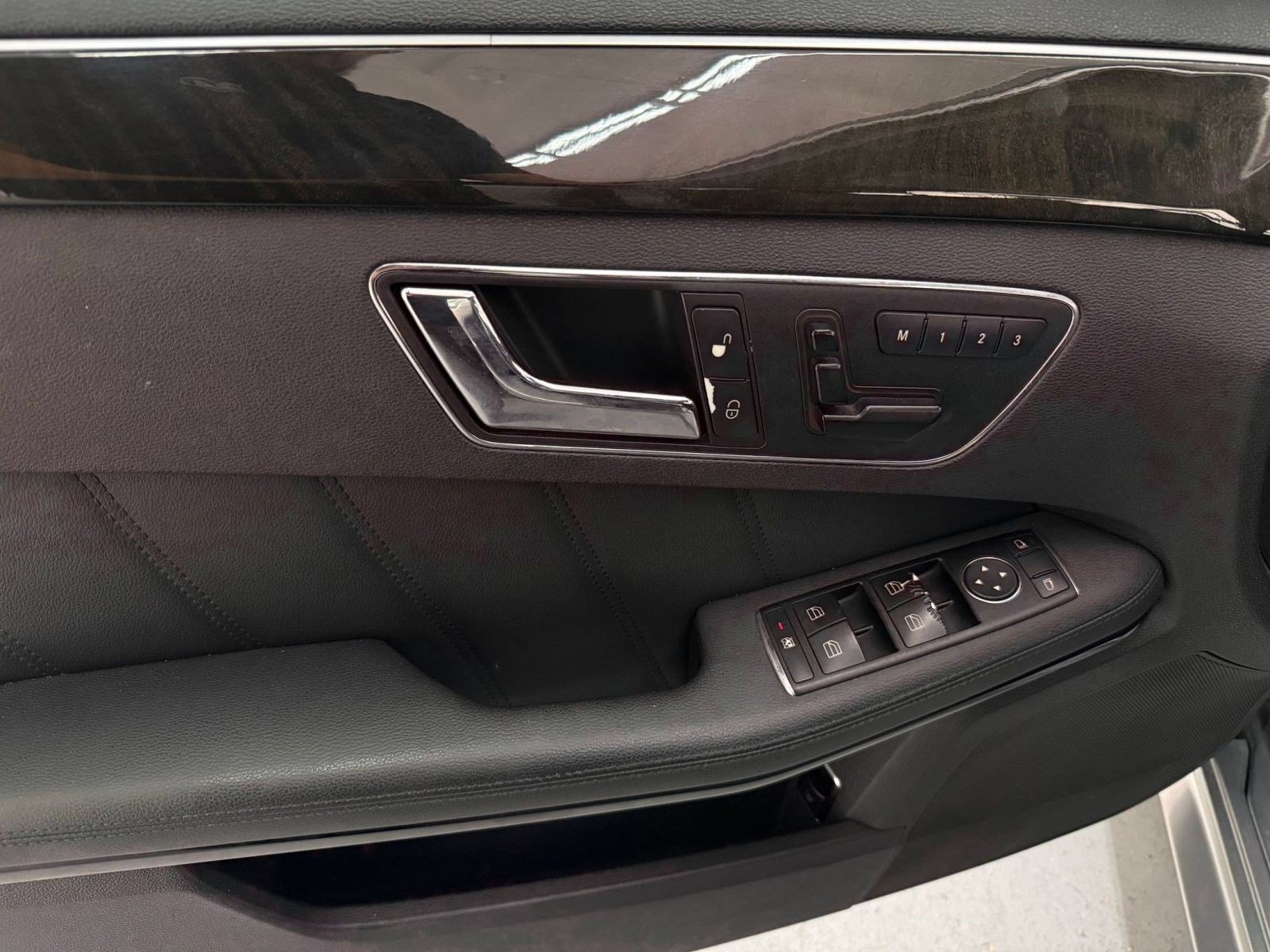 Used 2010 Mercedes-Benz E 350 Sedan image 11