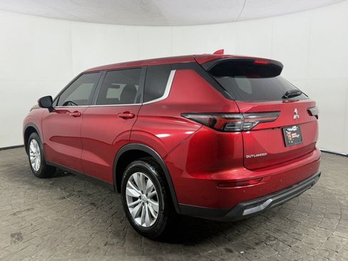 Used 2026 Mitsubishi Outlander ES FWD image 5