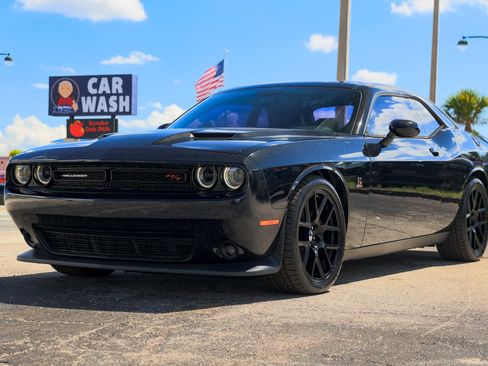 Used 2015 Dodge Challenger R/T Scat Pack w/ Scat Pack Appearance Package image 4