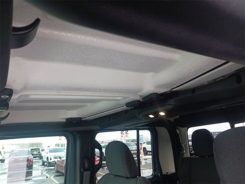 Used 2025 Jeep Gladiator Sport image 23