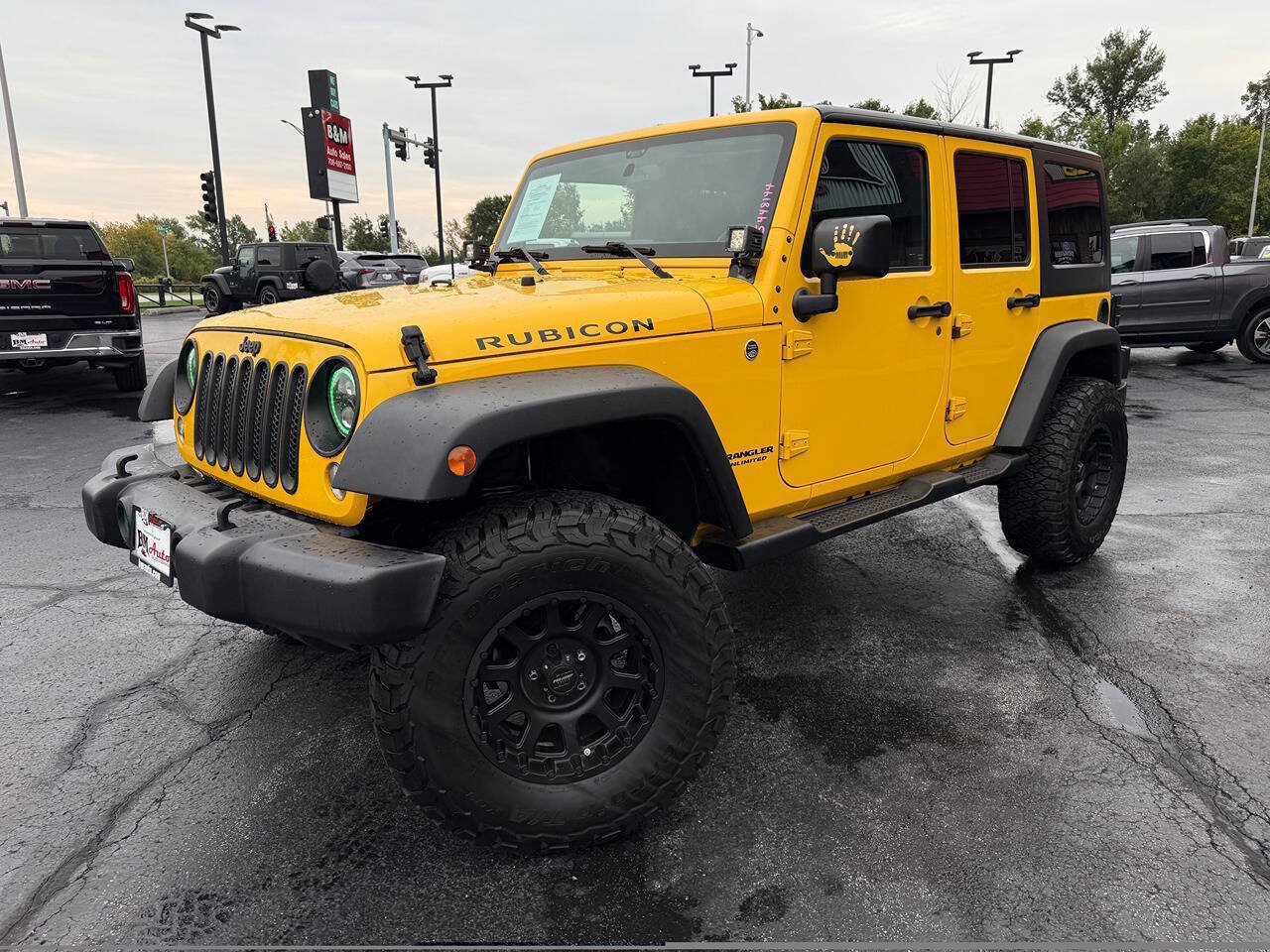 Used 2015 Jeep Wrangler Unlimited Rubicon w/ Connectivity Group AWD/4WD image 3