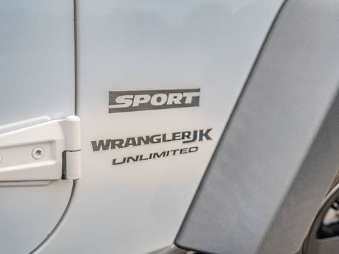 Used 2018 Jeep Wrangler Unlimited Sport S AWD/4WD image 8