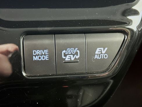 Used 2017 Toyota Prius Prime Advanced image 26