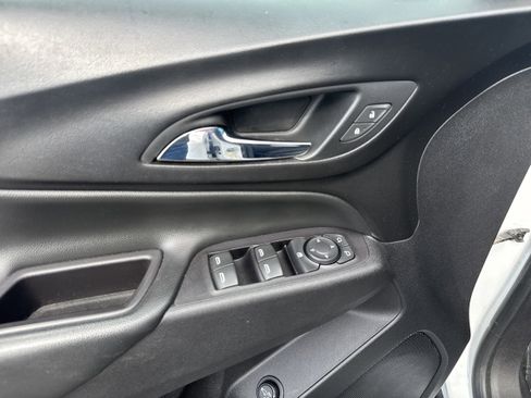 Used 2018 Chevrolet Equinox LT image 6