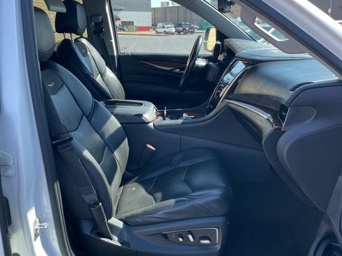 Used 2020 Cadillac Escalade ESV Premium Luxury AWD/4WD image 8