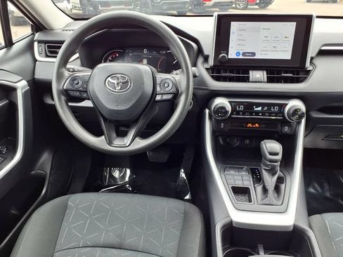 Used 2025 Toyota RAV4 XLE AWD/4WD image 5