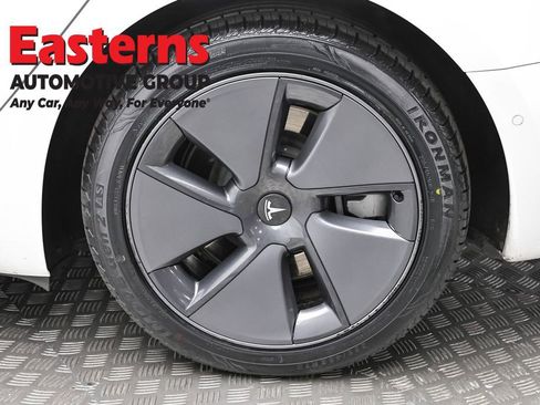 Used 2022 Tesla Model 3 Standard Range image 8