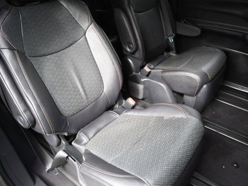 Used 2025 Toyota Sienna Limited image 30