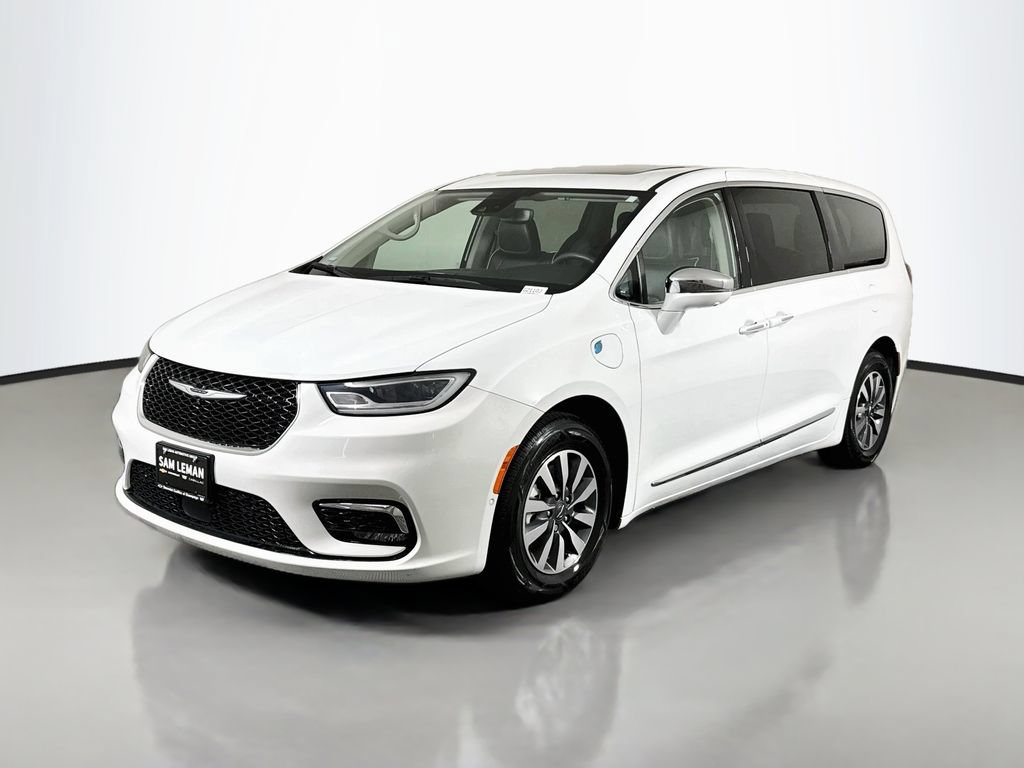 Used 2022 Chrysler Pacifica Limited FWD image 3