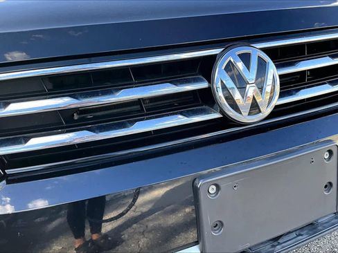 Used 2018 Volkswagen Tiguan S image 30