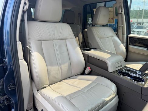 Used 2017 Lincoln Navigator Select AWD/4WD image 18