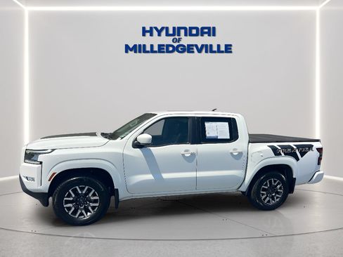 Used 2024 Nissan Frontier SL w/ Technology Package RWD image 3