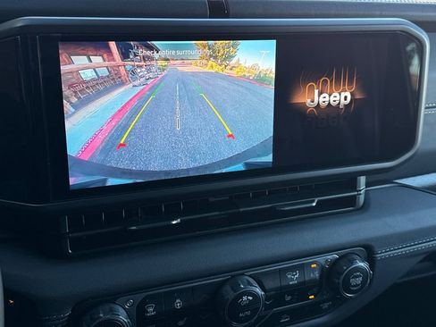 Used 2024 Jeep Wrangler Sahara image 22