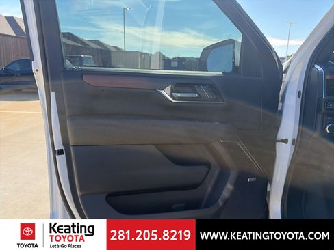 Used 2025 GMC Yukon Denali w/ Sun & Power Step Package image 12