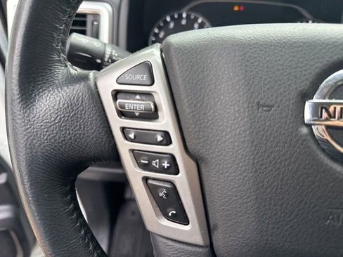 Used 2021 Nissan Titan SV w/ SV Convenience Package image 21