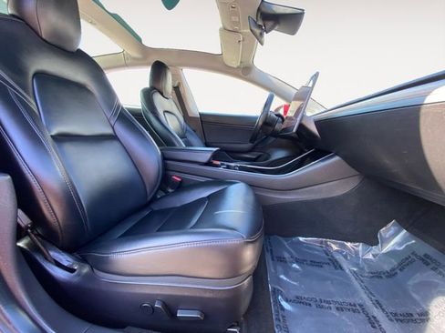 Used 2018 Tesla Model 3 Mid Range image 15