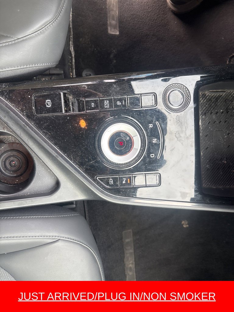 Used 2023 Kia Niro EX w/ EX Cold Weather Package FWD image 11
