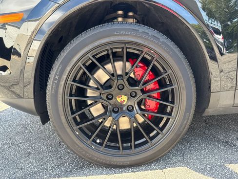 Used 2022 Porsche Cayenne S image 11