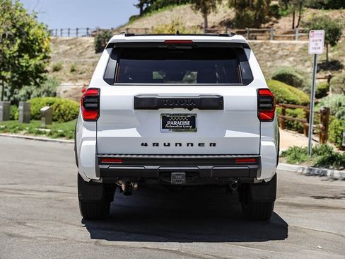 Used 2025 Toyota 4Runner SR5 AWD/4WD image 4