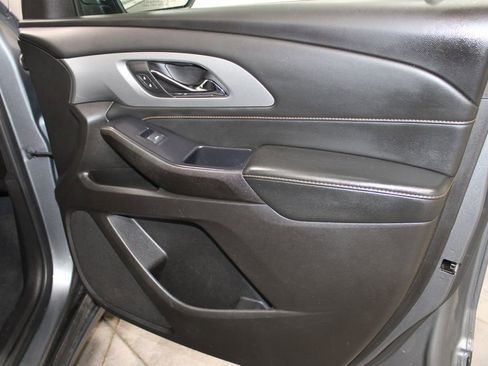 Used 2021 Chevrolet Traverse LS image 21