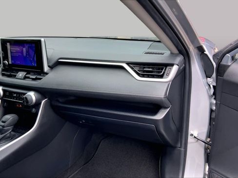 Used 2025 Toyota RAV4 XLE FWD image 19