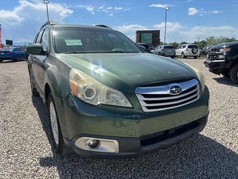 Used 2010 Subaru Outback 2.5i Premium AWD/4WD image 2