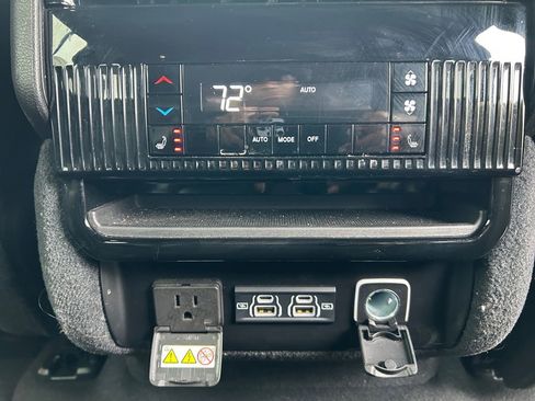 Used 2024 Jeep Wagoneer Series II w/ Flexible Seating Group AWD/4WD image 22