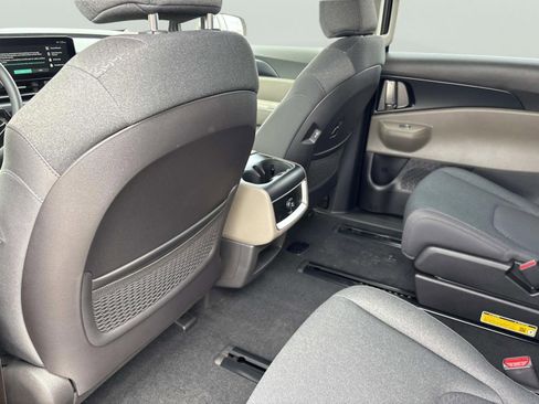 New 2026 Kia Carnival LX image 16