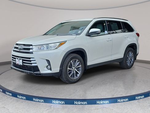 Used 2019 Toyota Highlander XLE w/ Carpet Mat Package (TMS) AWD/4WD image 1