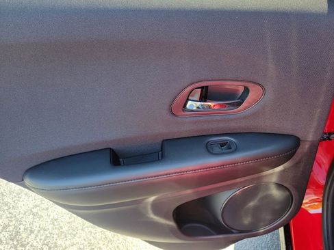 Used 2019 Honda HR-V Sport image 11