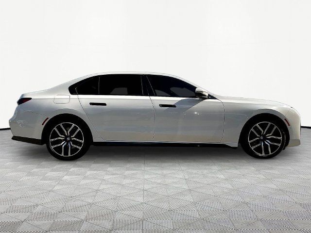 Used 2023 BMW 740i w/ Parking Assistance Package RWD image 4