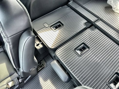 New 2026 GMC Acadia Denali w/ Super Cruise Package image 18