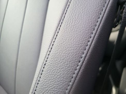 New 2025 Mercedes-Benz GLB 250 4MATIC image 15