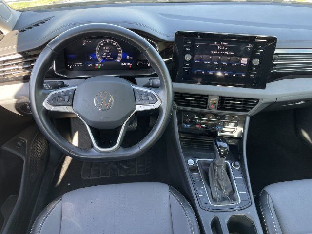 Used 2025 Volkswagen Jetta SE FWD image 11