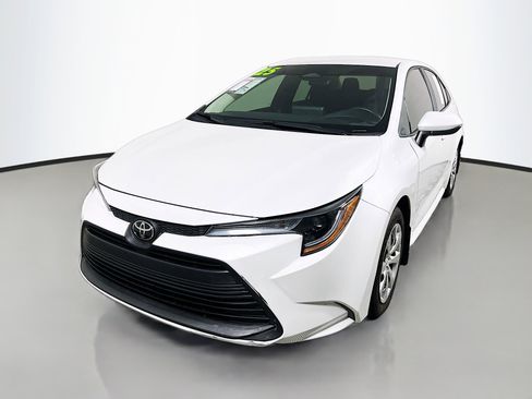Used 2025 Toyota Corolla LE FWD image 10