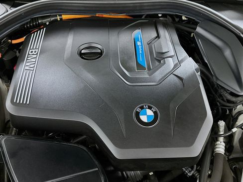 Used 2022 BMW 530e xDrive w/ Premium Package image 31