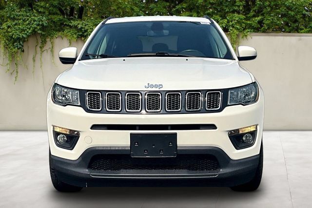 Used 2019 Jeep Compass Latitude w/ Cold Weather Group AWD/4WD image 2