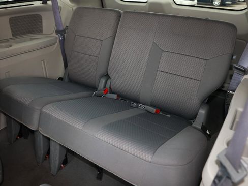 Used 2008 Chrysler Town & Country Touring w/ Entertainment Group #2 FWD image 26