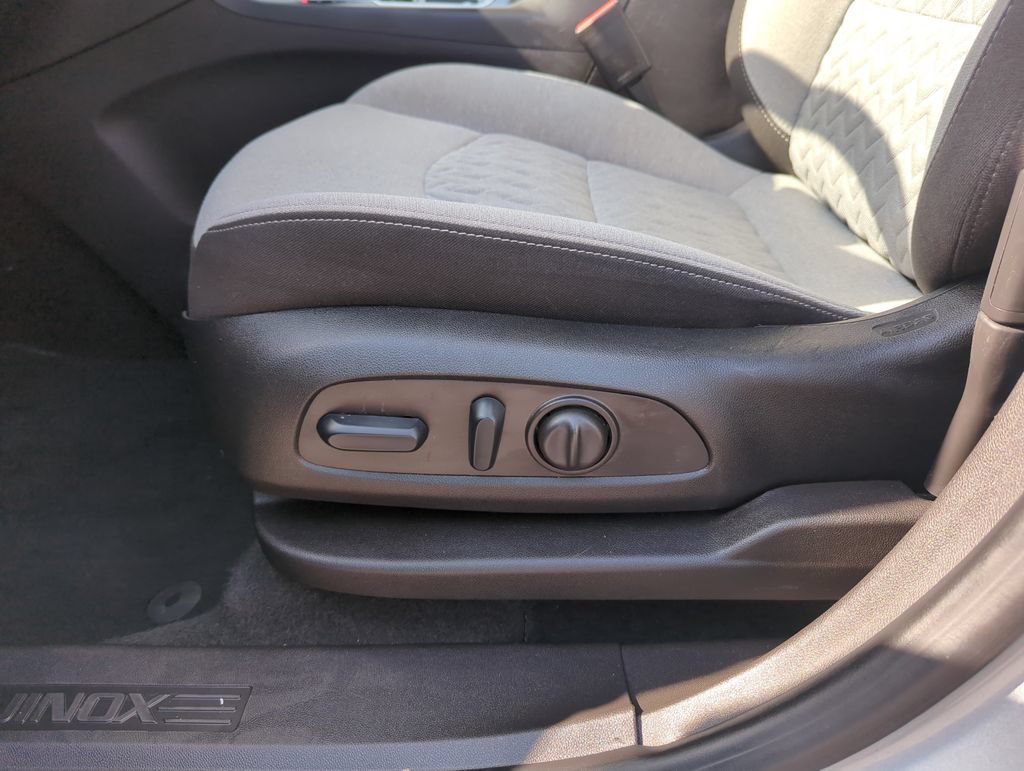 Used 2024 Chevrolet Equinox LT AWD/4WD image 12