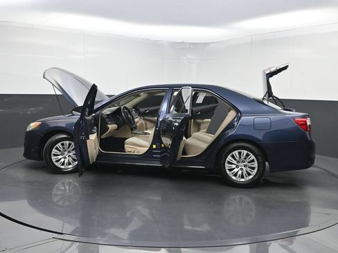 Used 2014 Toyota Camry LE FWD image 31