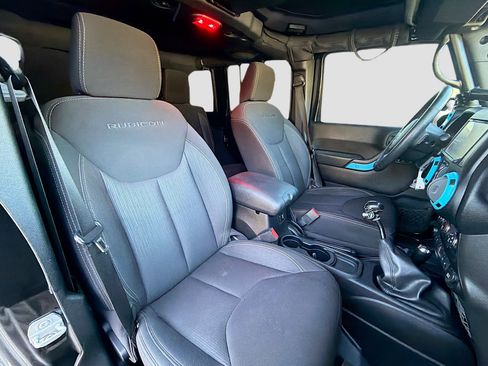 Used 2013 Jeep Wrangler Unlimited Rubicon w/ Connectivity Group image 15