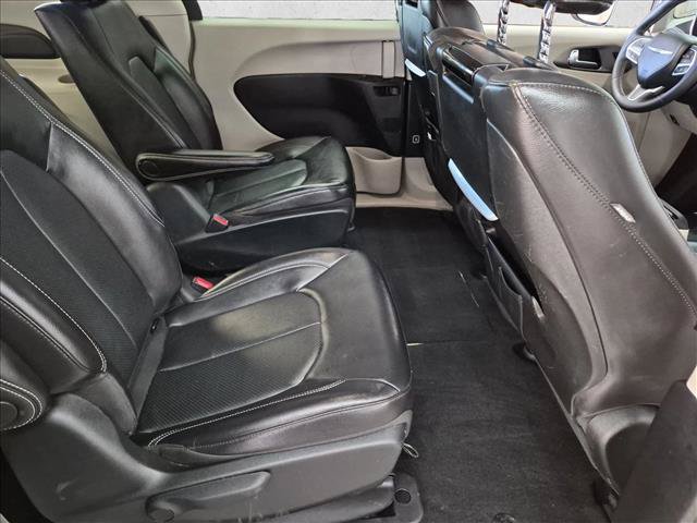 Used 2022 Chrysler Pacifica Touring-L w/ Uconnect Theater Family Group FWD image 29