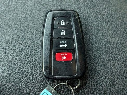 Used 2022 Toyota Camry SE image 30