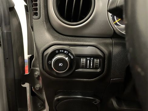 Used 2021 Jeep Wrangler Unlimited Sport AWD/4WD image 28