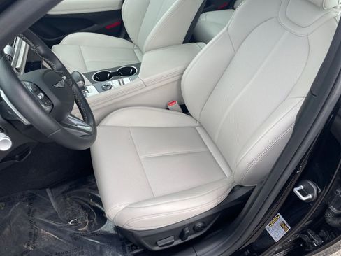 Used 2025 Genesis G70 2.5T image 36