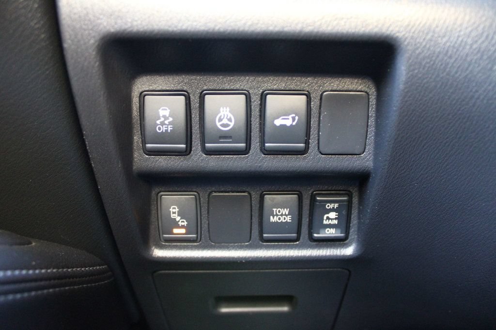 Used 2020 Nissan Pathfinder SL FWD image 24